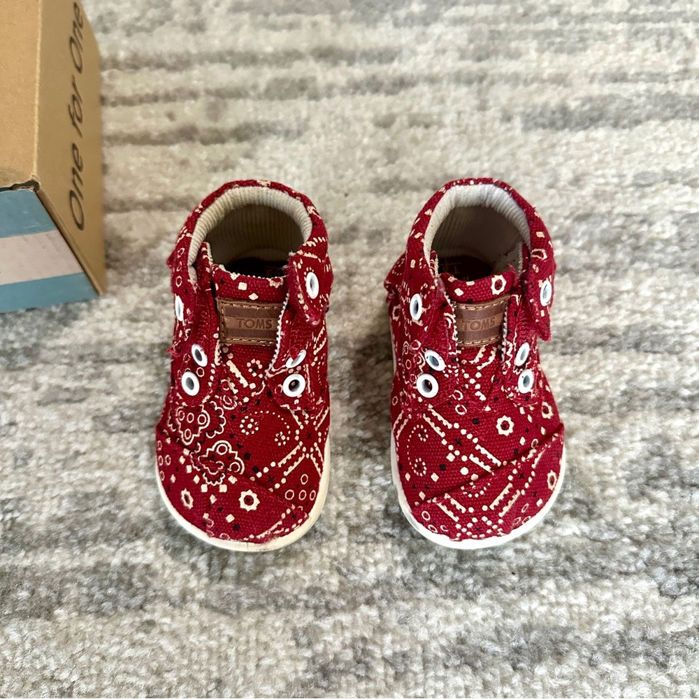 KIDS: toms shoes